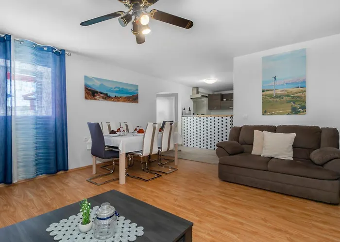 Semesterbostad 3 Bedroom Lovely In *