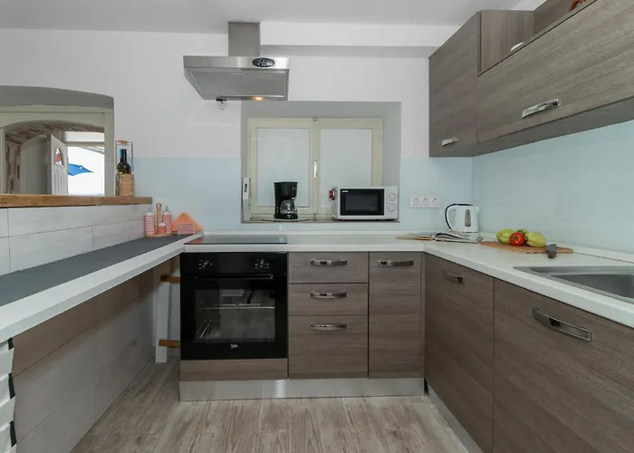Semesterbostad 3 Bedroom Lovely In Bribir (Primorje-Gorski Kotar)