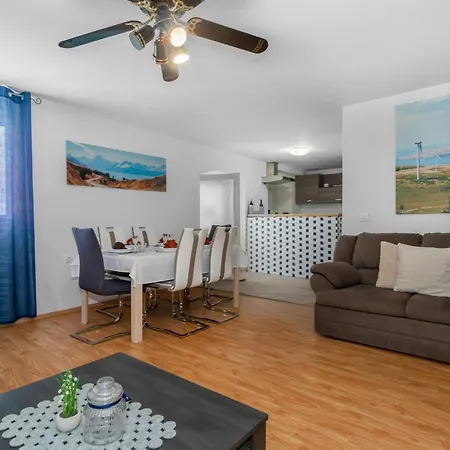 Holiday home 3 Bedroom Amazing In *