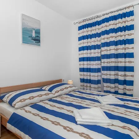 3 Bedroom Lovely In * 브리비르